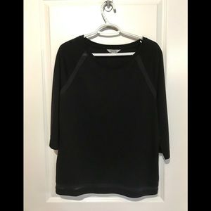 Women’s 3/4 Length Sleeve Shirt. Size L. Black.